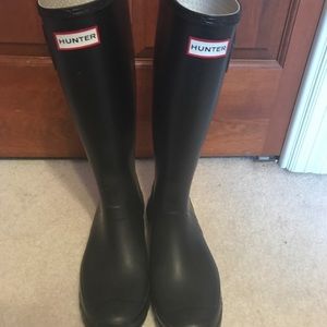 Hunter Huntress as 10 tall boots